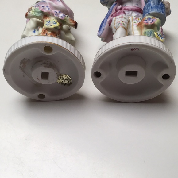 Two vintage hand-painted porcelain figurines. - Picture 10 of 12